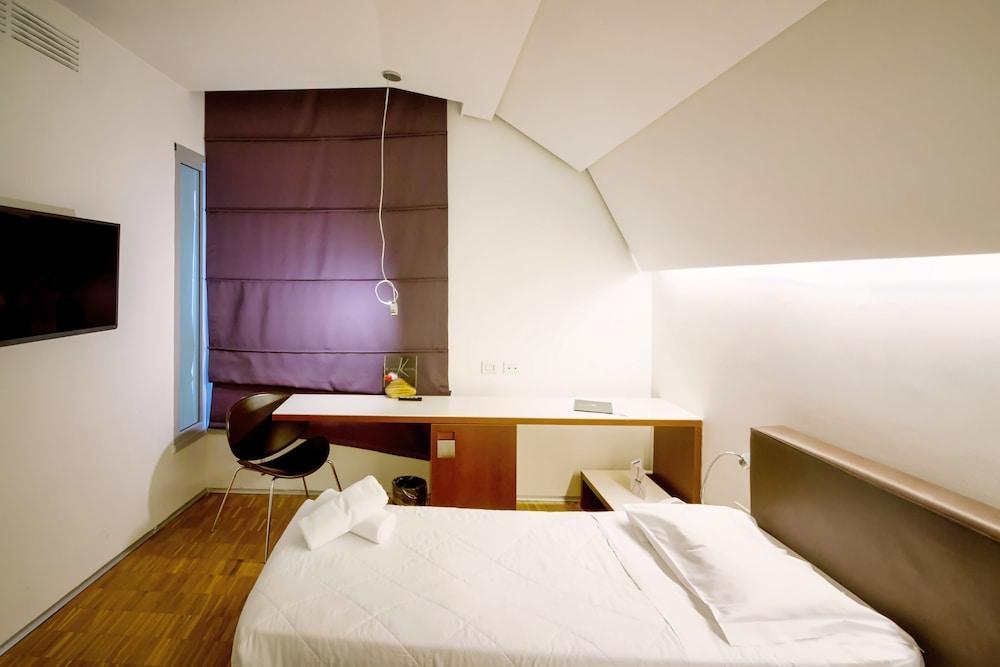 Black Hotel Rom
