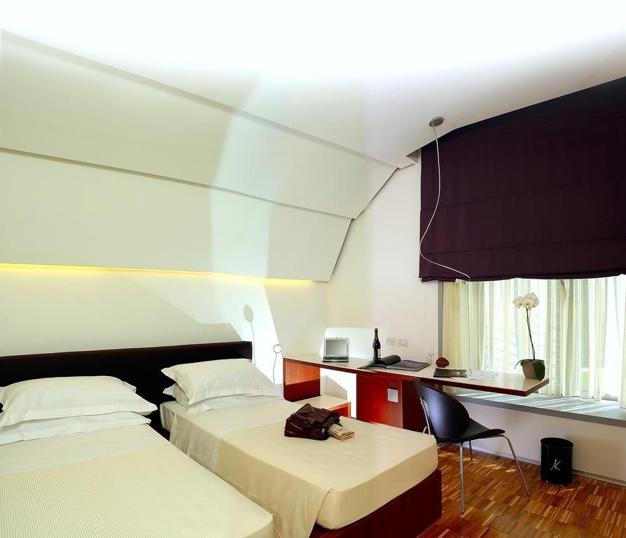 Black Hotel Rom