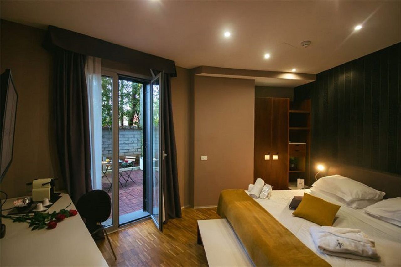 Black Hotel Rom